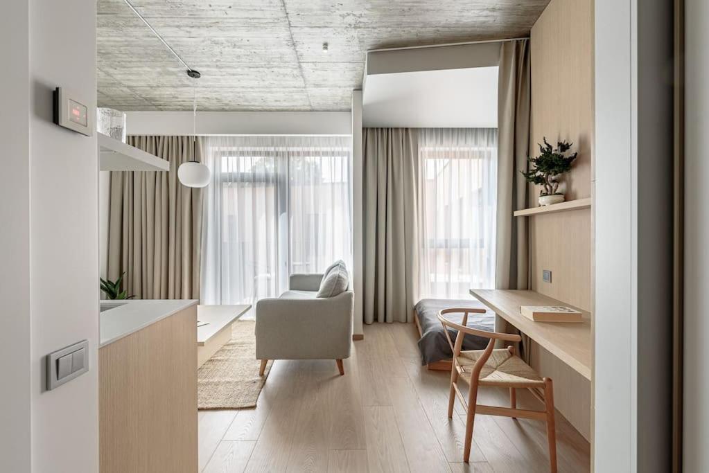 Appartamento Cozy Japanese Oasis With Balcony, Gramophone, Netflix VNO Esterno foto