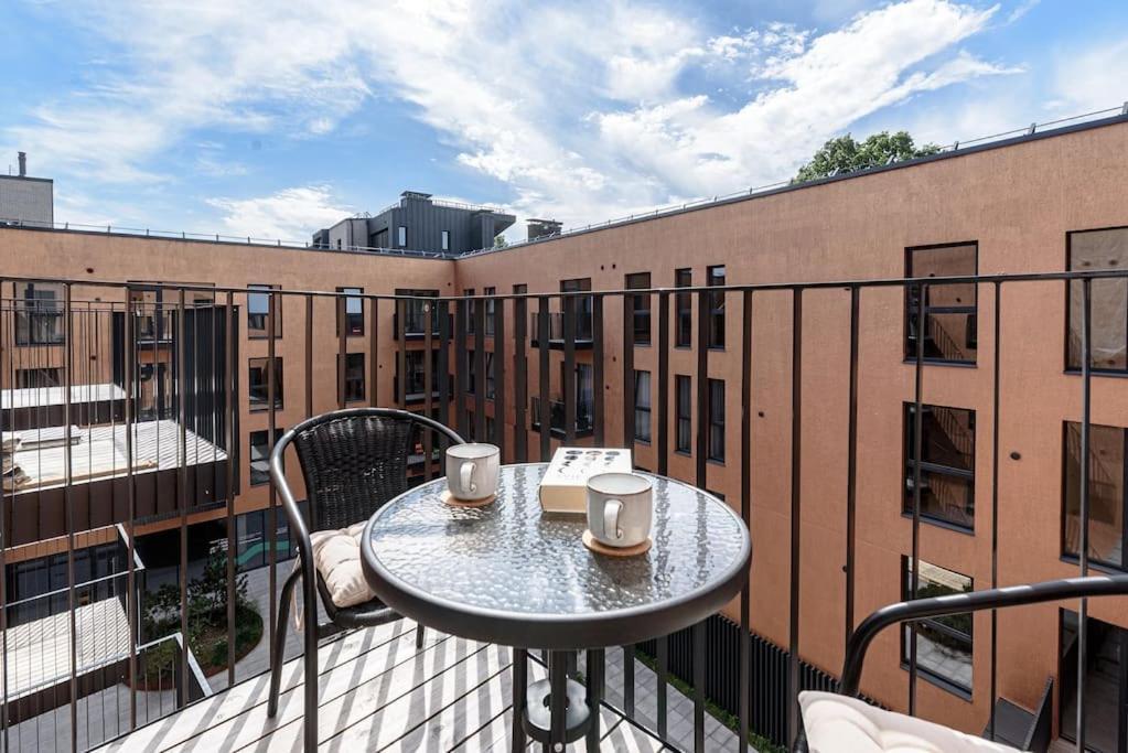 Appartamento Cozy Japanese Oasis With Balcony, Gramophone, Netflix VNO Esterno foto