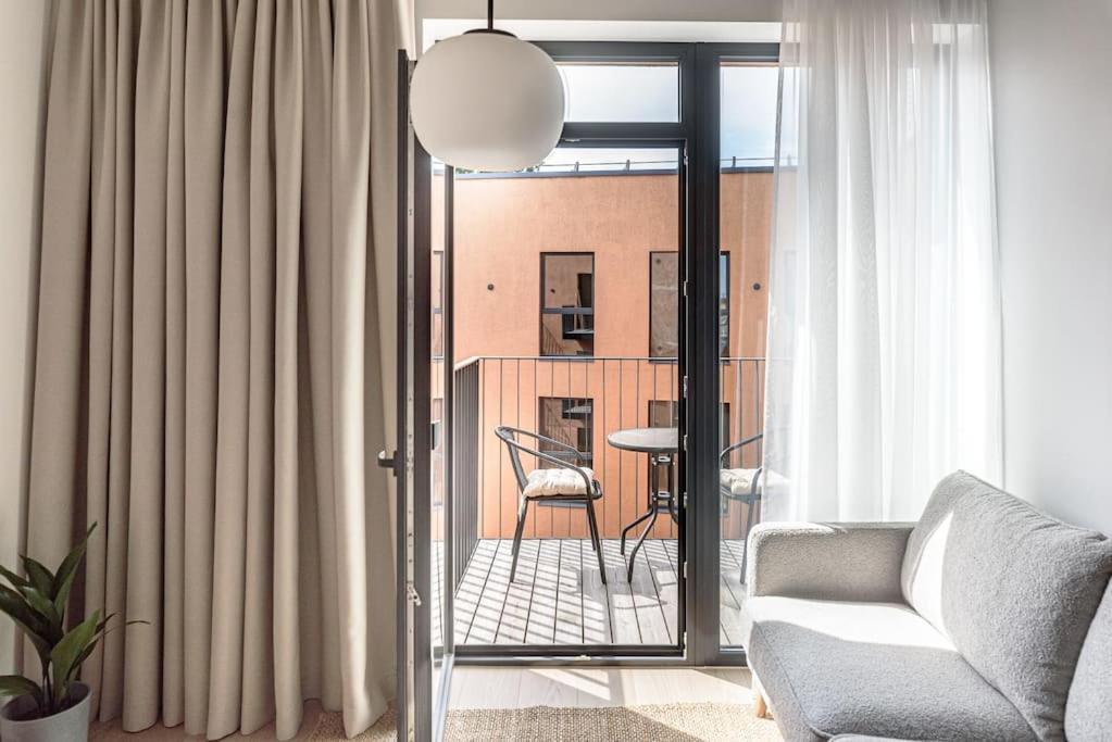 Appartamento Cozy Japanese Oasis With Balcony, Gramophone, Netflix VNO Esterno foto